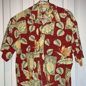 Beautiful Hawaiian Button-up Shirt Floral Pattern